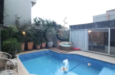 Casa mobiliada com 290 m², 4 quartos e 3 vagas em localização privilegiada de são paulo