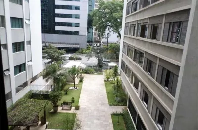 Apartamento com 3 quartos para alugar em Cerqueira César, São Paulo 