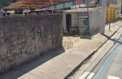Terreno à venda na Vila Silviânia, Carapicuíba 