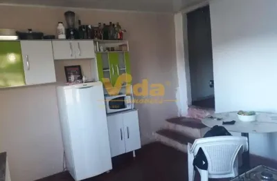 Casa  antiga com 01 quarto e 01 banheiro a venda no  jd padroeira 01 quarto