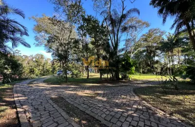 Casa á venda 03 quartos em chácara dos junqueiras - carapicuíba