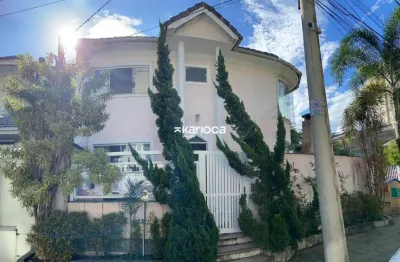 Casa de condomínio totalmente reformada pronta para morar!