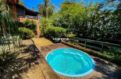 Excelente casa com 4qts em condomínio fechado no itanhangá