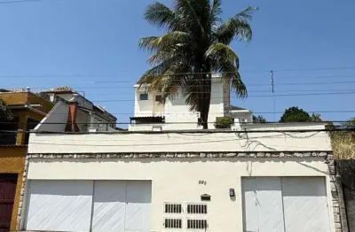 Casa geminada para alugar com 135m², 3 quartos sendo 3 suítes.