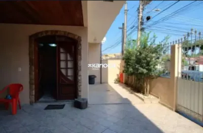 Oportunidade no jardim do outeiro: casa duplex 212m² 3 quartos (2 suítes) c/ sótão e quintal privativo