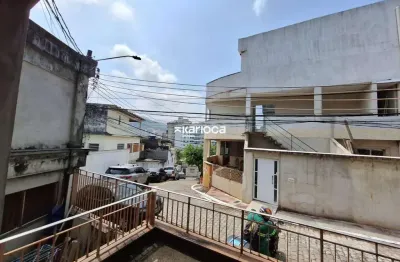 Casa de vila tipo sendo no 1º andar com sala 3 quartos 2 banheiros cozinha e ara de serviços em rua privilegiada da freguesia