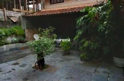 Bela casa duplex na freguesia jardim uruçanga com quintal varanda 3 suítes piscina condomínio com praça e segurança 24 hs