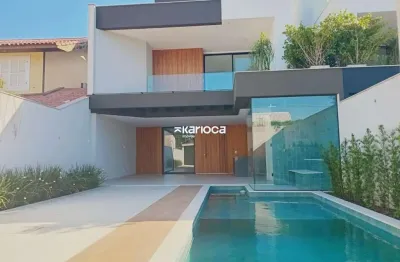 Luxuosa casa de 3 andares com suítes, área gourmet e sauna no condomínio riomar - barra da tijuca - rj