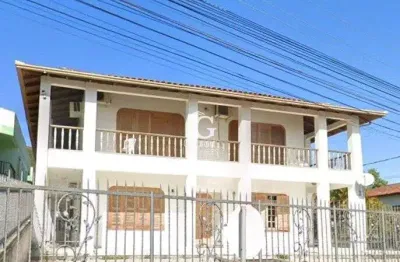 Sobrado à venda no bairro praia de armação do itapocorói - penha/sc