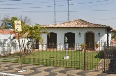 Casa à venda com 2 quartos, sendo 1 suíte, no centro, itu - sp