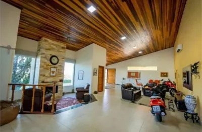 Casa à venda com 3 quartos, sendo 3 suítes, em parque village castelo, itu - sp