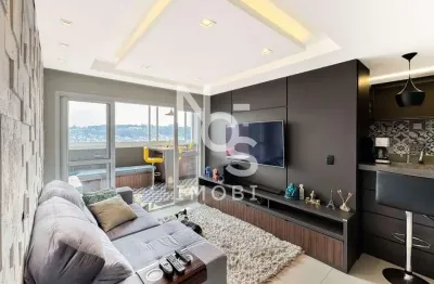 Apartamento com 03 dormitórios e ampla sacada no bairro santa catarina