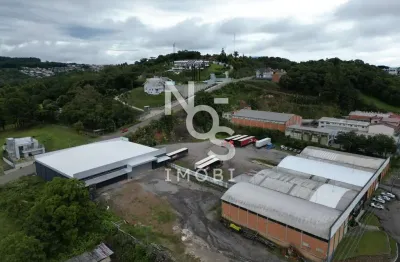 Pavilhões para locação com pátio na entrada de flores da cunha