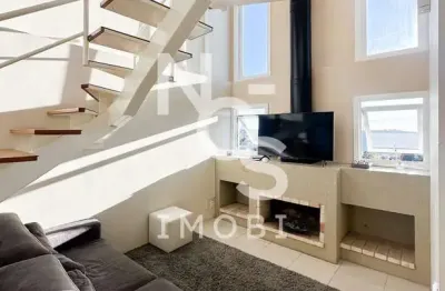 Apartamento duplex localizado no bairro santa lúcia em caxias do sul