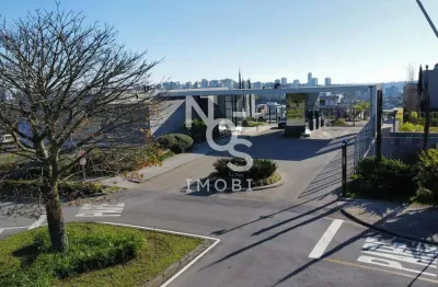 Terreno em condomínio fechado localizado no bairro interlagos