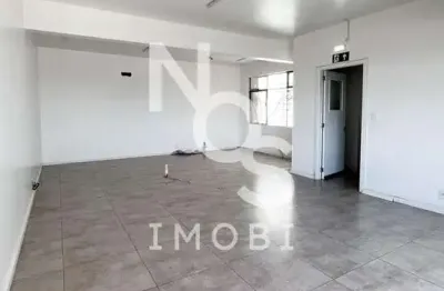 Sala comercial com amplo espaço e 01 banheiro - centro de caxias do sul