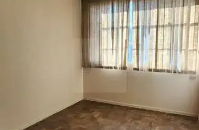 Sala comercial com 2 slas, cozinha e wc, no centro prox pça  rui barbosa.