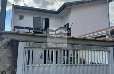 Sobrado no coração do sítio cercado, 100 m de área construída