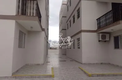 Apartamento térreo com 2 doms á 200 metros da praia do indaiá