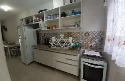 Encantador apartamento de 2 dormitórios a poucos minutos da praia, à venda em massaguaçu, caraguata