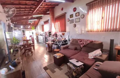 Lindo sobrado à venda, 30m da praia, excelente construção e acabamento, próximo porto novo, portal