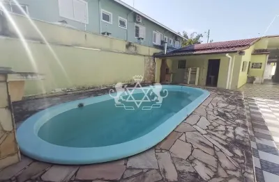 Casa com ótima localização martin de sá com 4 dormitórios, 3 suítes, edícula, piscina e 6 vagas de