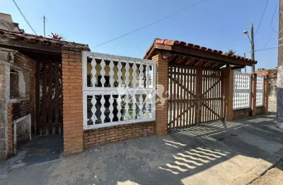 Casa à venda, 02 dormitórios, com piscina, a 400 metros da praia, jardim porto novo, caraguatatuba