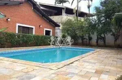 Linda casa à venda, 630m² área total, 200 metros da praia das palmeiras, 04 suítes, piscina, aceita