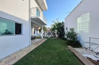 Lindíssimo sobrado à venda a menos 100 metros da praia, com vista do mar no massaguaçú, caraguatatu