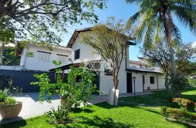 Casa à venda com localização privilegiada, a poucos passos da praia, amplo terreno, praia do arrast