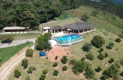 Maravilhoso sítio à venda, no bairro tranquilo do cedro, no município de paraibuna, próximo a praia
