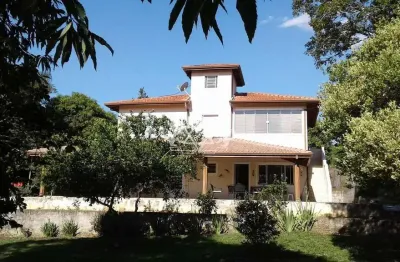 Chácara  à venda com 5 amplos dormitórios, e  4 banheiros, bairro da grama, paraibuna, sp