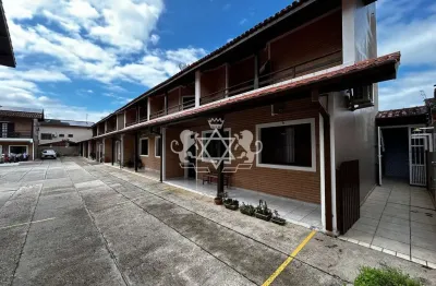 Sobrado &#34;mobiliado&#34; a venda, 300m da praia, 2 dormitórios sendo 1 suíte, 137m² at e 74m² ac, massag