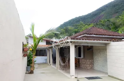 Casa com 4 quartos à venda no Sumaré, Caraguatatuba 