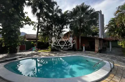Casa à venda, 1080m²de área total, a 200 metros da praia, martim de sá, caraguatatuba, sp