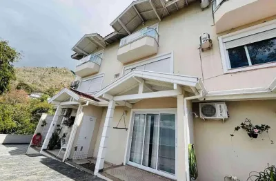 Casa em condomínio fechado com 2 quartos à venda no Cigarras, São Sebastião 