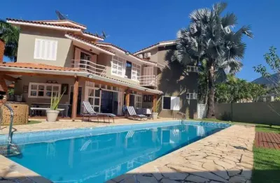 Maravilhoso sobrado a venda, 'mobiliado', com 600 m2 de terreno, 3 suites, 4 banheiros, area de lazer com piscina e churrasqueira, lagoinha, ubatuba, sp.
