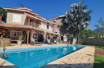 Maravilhoso sobrado a venda, 'mobiliado', com 600 m2 de terreno, 3 suites, 4 banheiros, area de lazer com piscina e churrasqueira, lagoinha, ubatuba, sp.