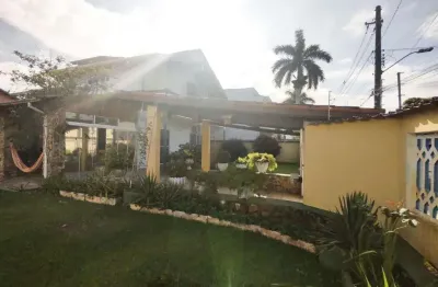 Casa a venda, no jardim britania, localizada a poucos metros da praia, na cidade de caraguatatuba, litoral norte do estado de sao paulo