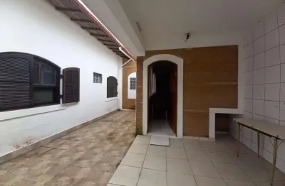 Linda casa a venda, indaia, caraguatatuba, a poucos metros da praia.