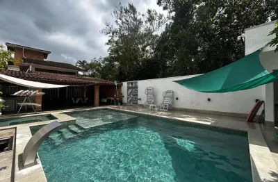 Sobrado a venda, 4 dorm sendo 2 suites, 450m2 de at i 175m2 au, area de lazer, churrasqueira e piscina localizado no bairro tabatinga, caraguatatuba, sp.