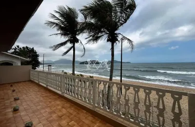Sobrado pe na areia a venda com uma vista paradisiaca, 6 suites, 478m2 at i 316m2 ac, cocanha, caraguatatuba, sp.