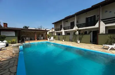 Sobrado em condominio a venda, com 98m2,  2 dormitorios, condominio dispoe de piscina e churrasqueira, na prainha, caraguatatuba, sp.