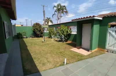 Casa a venda,  com 04 dormitorios, com piscina, jardim, 04 vagas cobertas  no jardim aruan em caraguatatuba, sp no litoral norte de sao paulo.