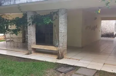 Belissima casa com 3 dormitorios, amplo quintal gramado, piscina e salao de festas, a venda no sumare, caraguatatuba, sp