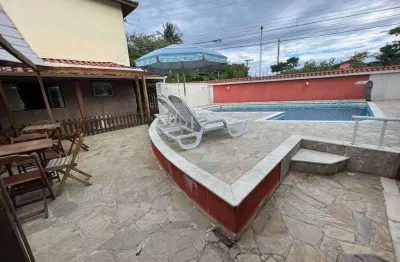 Sobrado a venda, 03 dormitorios + 2 suites + 01 suite master, com piscina, 300 metros da praia, proximo ao shopping serramar jardim britania, caraguatatuba sp