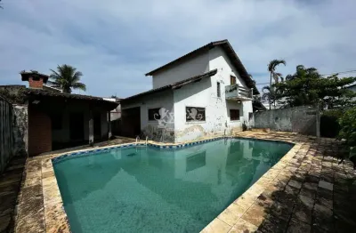 Sobrado a venda, com 780 m2 area total, 3 dorm sendo uma suite, 300 metros da praia, massaguacu, caraguatatuba, sp.