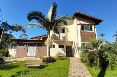 Imponente sobrado a venda , com 458.62 m2 at / 354.70 m2 ac, com 4 dormitorios sendo 3 suites , area gourmed integrada - mar verde ii, caraguatatuba, sp