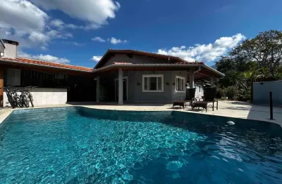 Casa a venda, 'mobiliado' com 452m2 at i ac 282m2, 4 suites, area de lazer completa com churrasqueira e piscina verde ii, caraguatatuba, sp