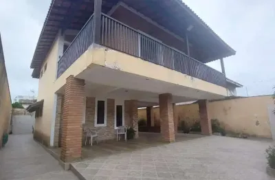 Belissimo sobrado a venda com 03 dorms, sendo 01 suite, edicula, varanda gourmet, garagem para 06 veiculos - bairro do indaia, caraguatatuba - sp.